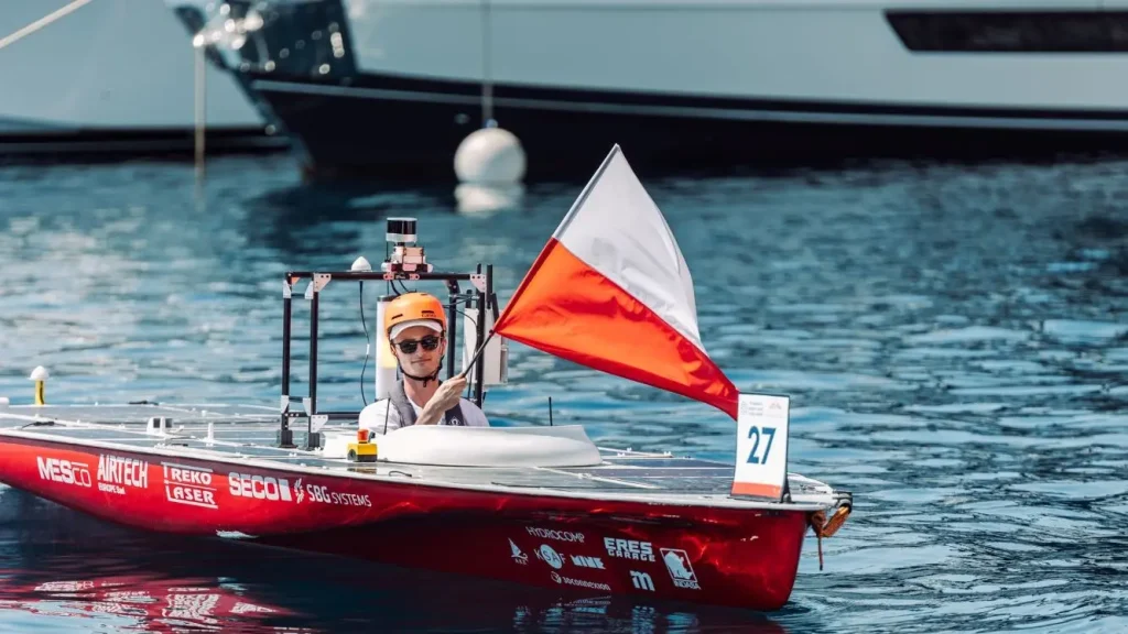 Le bateau solaire de l'AGH en compétition sur les eaux de Monaco